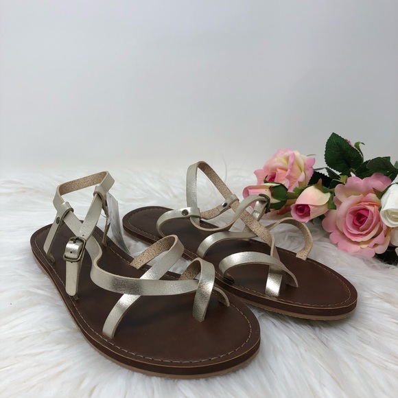 Universal Thread Women Lavinia Strap gold Sandals - Picture 2 of 6